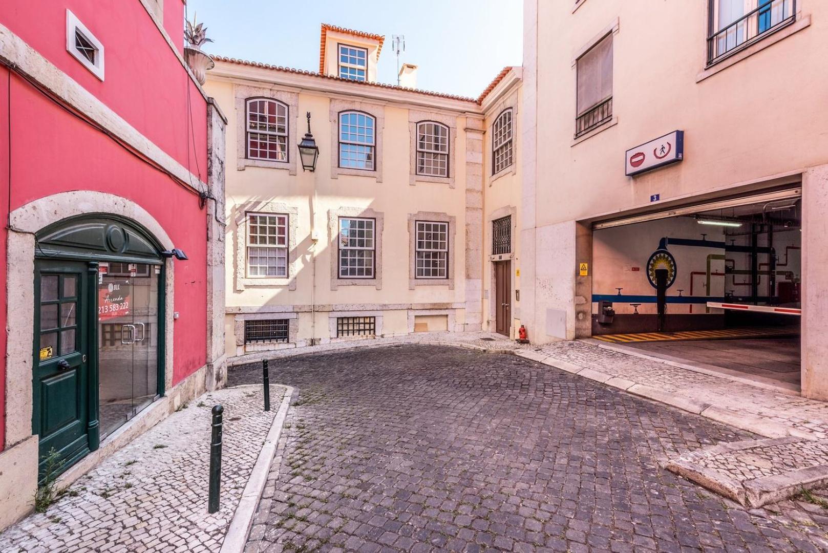 Guestready - Newly Renovated Chiado Haven Lägenhet Lisboa Exteriör bild